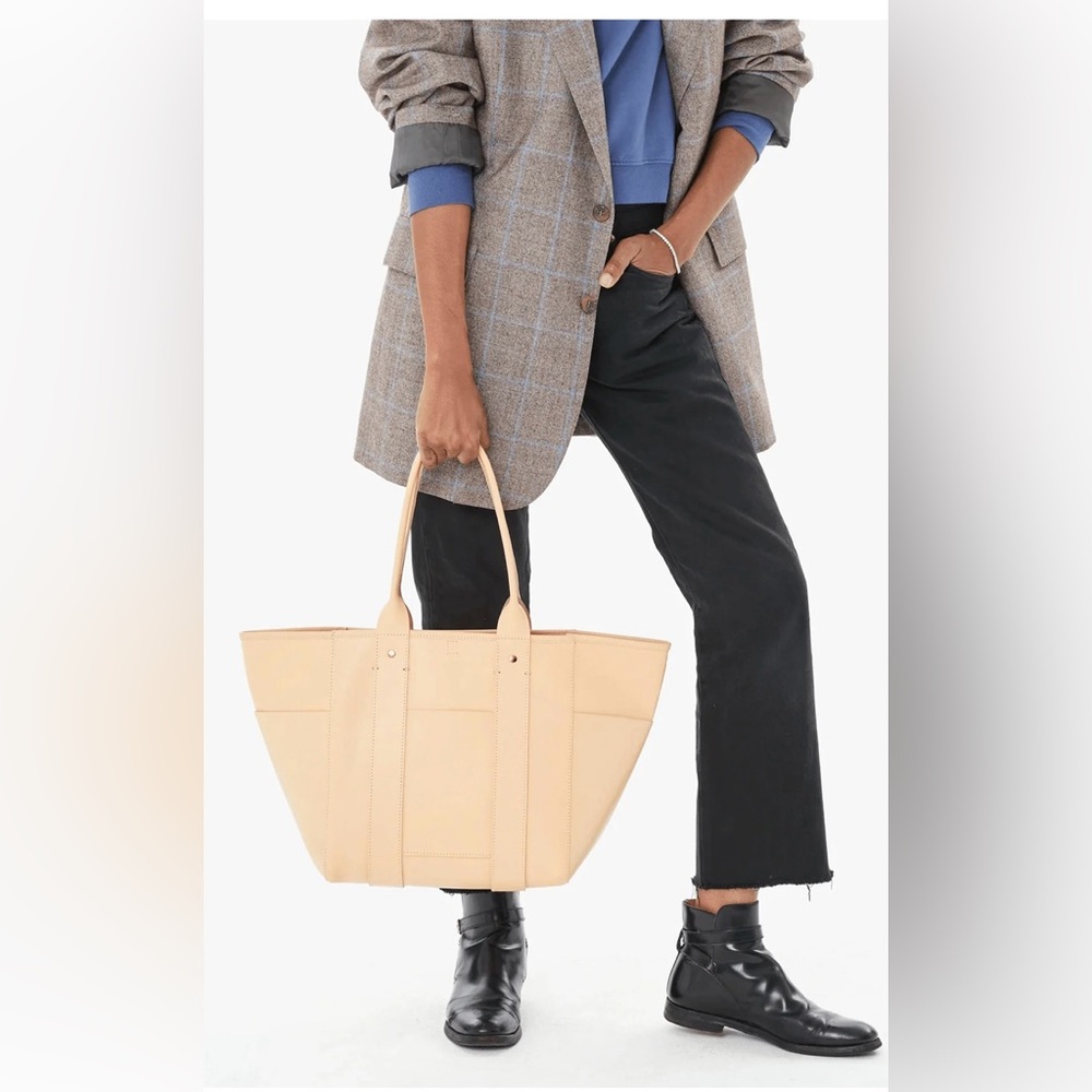 Claire V slim Le box tote Tan- undyed veg